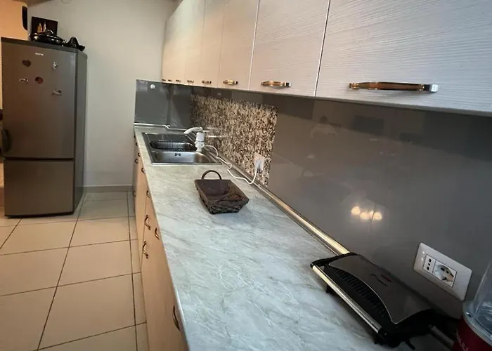 아파트 Entire Apartment, In The Center 티라나