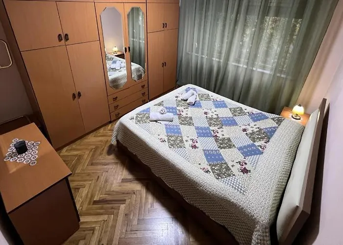 Entire Apartment, In The Center Lägenhet